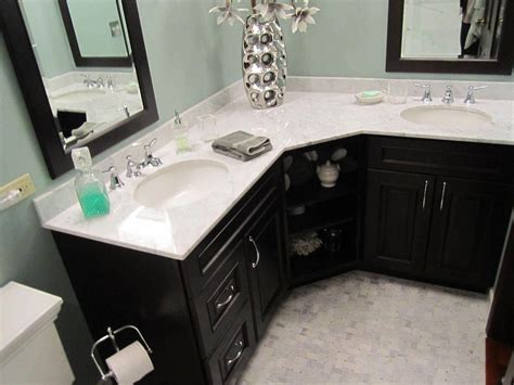 Builders surplus kitchen & bath cabinets offers you 39 different double sink vanity door styles and stain options to choose from. Pin by Hannah Guarracino on bathroom | Corner bathroom ...