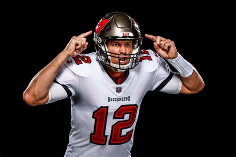 Buccaneers Post First Photos Of Tom Brady In New Uniform