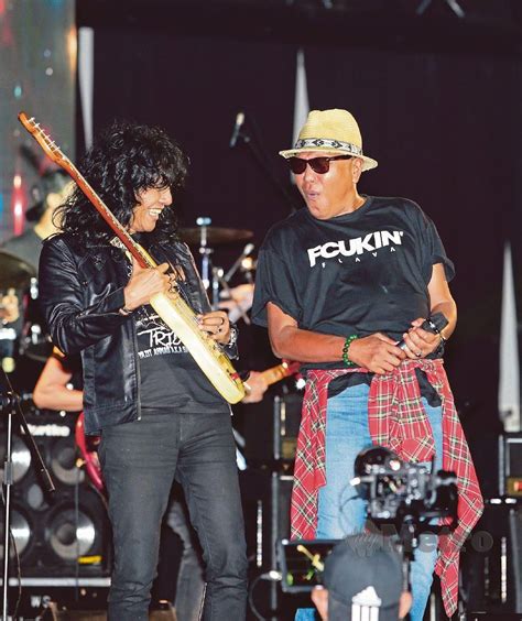 Kau, engkau, awak tuan, puan (rujukan kamu, natural yang boleh digunakan kepada sesiapa sahaja tanpa mengira pangkat atau keturunan seseorang. Konsert amal penuh makna | Harian Metro