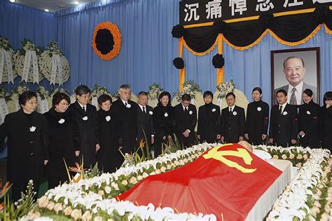 Rites are adapting to new inuences. Chinese Funeral Traditions and Preparation