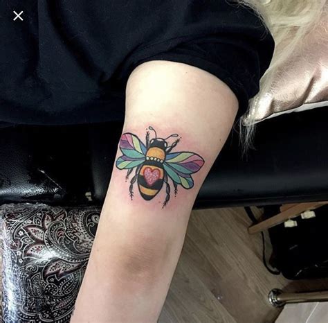 Sweet Bee Tattoo Тату с пчелой Дизайн татуировок Татуировка рука