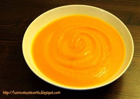 La crema de calabaza es la reina de todas las cremas en nuestra casa, la favorita de mayores y de pequeños, nos gusta fría en verano y caliente en invierno, de primer plato a la hora de comer y como plato único para cenar. Seleccion Recetas para Dukan: CREMA DE CALABAZA: Fase Crucero