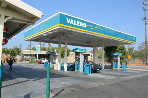 Valero Gas Station7 11 C Store Mission Hills California Braun