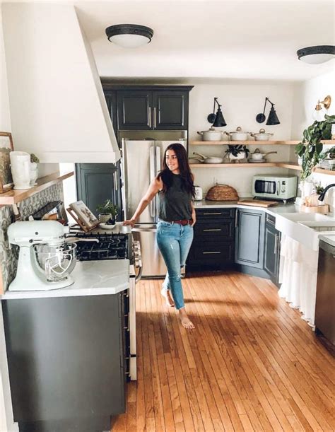Even if you reside in a rental it's still possible to apply these methods to make the farmhouse kitchen of you dreams. Budget Friendly Modern Farmhouse Kitchen Makeover