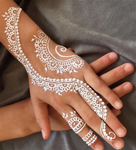 Imagination Plays A Key Role Here Henna Tattoo Hand Henna Tattoos