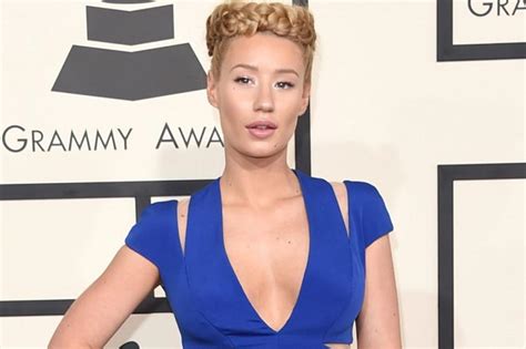 Iggy Azalea Demands Answers From Papa John S Pizza After Delivery Driver Reportedly Gives Out