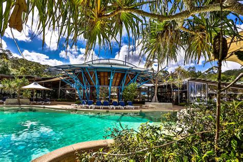 The island therefore enjoys fairly constant temperatures all year round, softened by its proximity to the sea. Kingfisher Bay Fraser Island Resort - Byron Visitor Centre