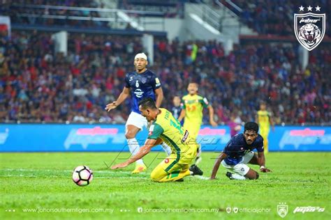 Penjaring gol leandro velasquez 27', safawi rasid 35', ‪syafiq ahmad 58'. Liga Super #1 JDT vs Kedah: Piala Sumbangsih - Kad merah ...