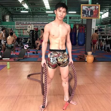 หาก ตะวันฉาย หมายตาว่าจะกระชากเข็มขัดจาก น้องโอ๋ ในรุ่นแบนตัมเวต ก็ไม่น่าเกินความพยายามเท่าไหร่ เพราะหากไม่นับ รถเหล็ก. ตะวันฉาย นักมวยหล่อ