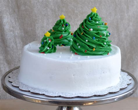 When applying this design, make the perfect combination. Beki Cook's Cake Blog: Simple Christmas Cake