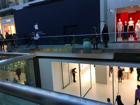 Apple Opens Massive Store At Cf Toronto Eaton Centre Photos
