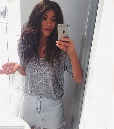 Pia Miller Flashes Her Bare Ring Finger After Brad Split Daily Mail