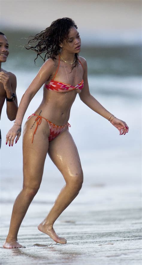 Rihanna S Barbados Bikini Vacation Photos Huffpost