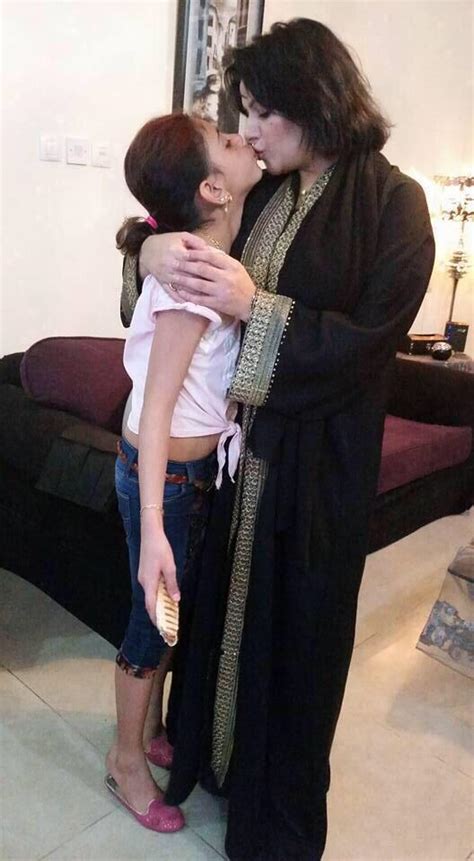 سعودي يبوس رجل لبنانية في الرياض !00:08. ديوث محارمي (@toot22223) | Twitter