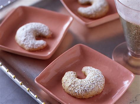 The best christmas cookies, whether you're giving them, swapping them, or keeping them all to decorated sugar cookies are the most iconic choice at christmas, and we've got recipes for all kinds. Full Belly: 25 Days of Christmas Cookies: Day 2 - Mexican ...