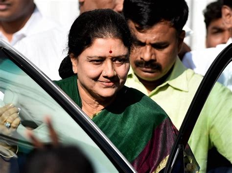 Sasikala To Be Next Tamil Nadu Cm As Panneerselvam Resigns