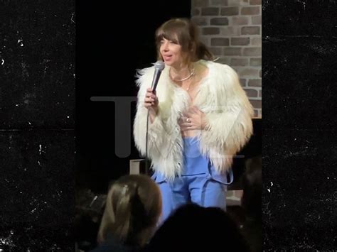 Comedian Natasha Leggero Exposes B Bs During Los Angeles Performance Photos Video Legitparrot