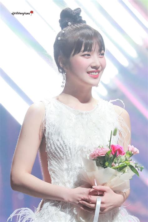 그곳에서 보면 안 될 것을 봐버리고 마는데. 레드벨벳 조이 미모 레전드 찍은 날 (스압) - 방송/연예 - 꾸르