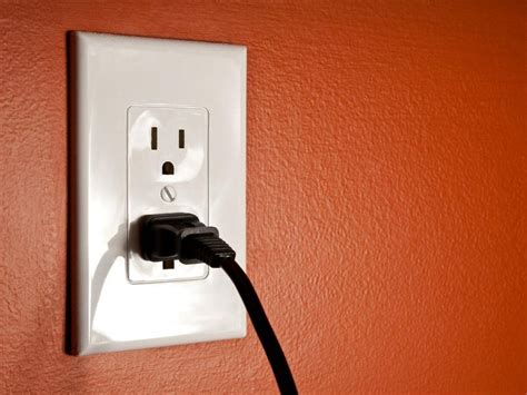 How To Tell If An Outlet Is 110v Or 220v Explained