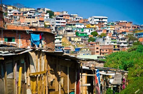 En esta región, el estado capitalista de la década de 1970 no fue la burocracia despolitizada. Viviendas informales, patrón de urbanización en América ...