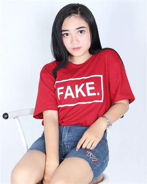 Siapa Yg Tau Artynya Fake 😁😁😁 Fake Crop Tops T Shirt Xxx Instagram Women Girls Fashion