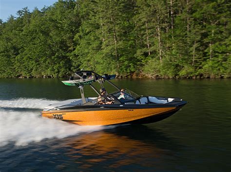 Wakeboard Boat Reviews Axis A Wakeboarding Mag