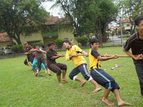 Context sentences for kancing tarik in english. ::Sang Pengembara ::: Sukan Rakyat KSS mengeratkan ukhuwah ...