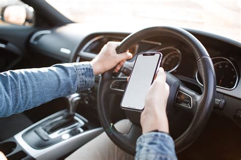 Driving Distractions You Should Avoid Insurethebox