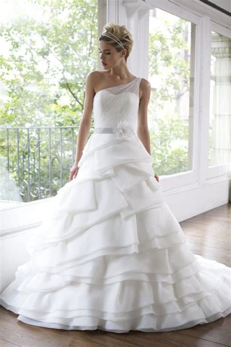 They are a lot cheaper than american/british listings initially i was suspicious. 27 Elegant and Cheap Wedding Dresses - The WoW Style
