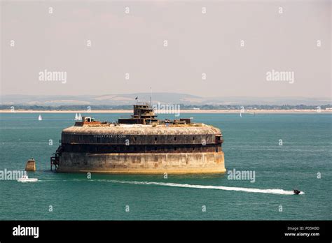 A Solent Fort In The Entrance To Portsmouth Harbour Uk Stock Photo Alamy