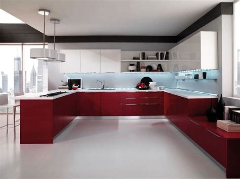 Whether you choose a bold shade such as black or red or a more subtle colour modern homes look stunning with gloss kitchen doors that are complemented. Trending Topic Today: High Gloss Kitchen Cabinets | Red kitchen cabinets, High gloss kitchen ...