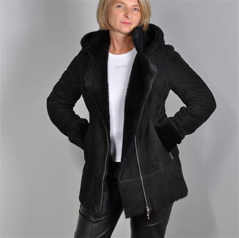 Souple et chaud, le manteau en peau lainée bash est idéal pour parfaire un look easy chic. Manteau en peau lainée - Laine et tricot