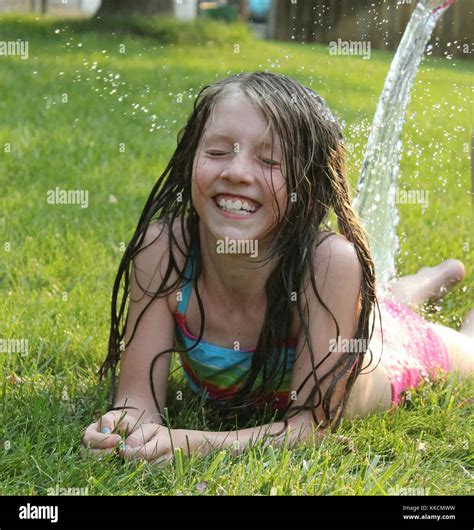 Sintético 97 Foto School Girls Enjoying Mi Outdoor Shower Alta Definición Completa 2k 4k