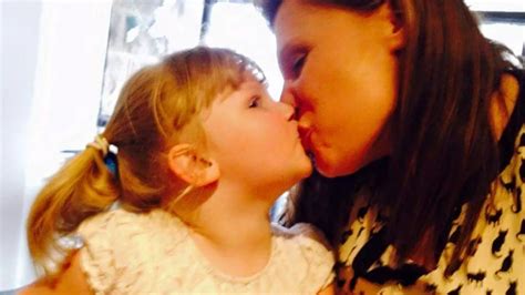 Sprungbrett Wandern Rechtfertigen Mother Daughter Lesbian Kiss Darts