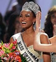 Pop Minute Angola S Leila Lopes Crowned Miss Universe