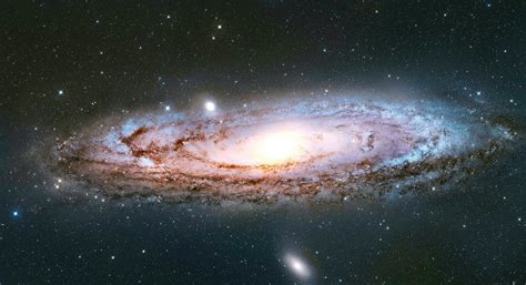 La Galaxie Andromède à Environ 25 Millions Dannées Lumière De Nous