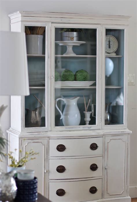 I painted the hutch 3 different shades of green (2 coats of each) before i finally got the color right. Annie Sloan old white and duck egg painted hutch @ https ...