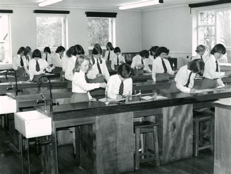 Miss Hartleys Science Class 1970s