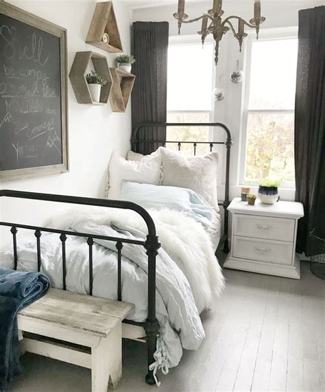 Love the vintage dressing table. 65 Cute Teenage Girl Bedroom Ideas: Room Decor For Teen ...