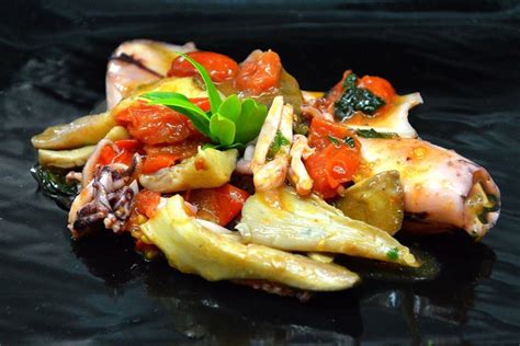 If the squid odourless it usually means that it's fresh.wh. Calamari ripieni ai funghi | Ricette di Sardegna