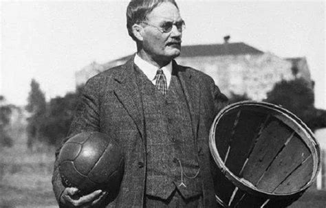 Sejarah bola basket, anda yang terjun di bidang olahraga ini yaitu permainan bola basket tentu haruslah mengetahui sejarahnya. Pengertian Bola Basket Beserta Sejarah, Perkembangan Bola ...