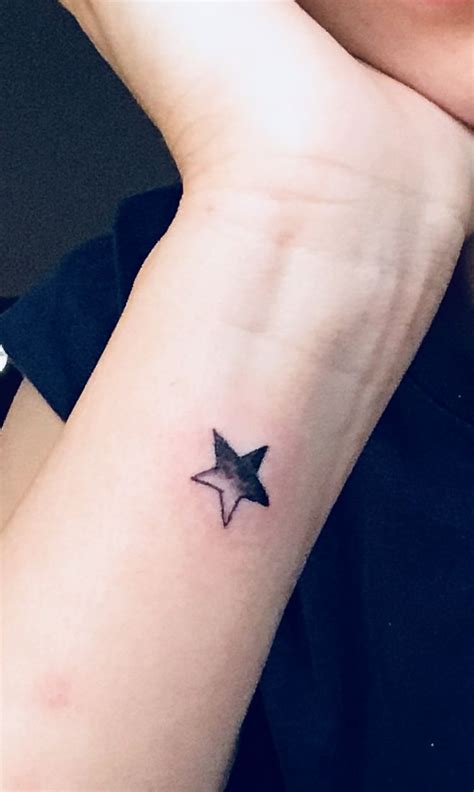 Internet celebrity jeffree star's body is covered in ink from head to toe but there is a very sad story behind let's dive straight into jeffree star's tattoo collection and the meanings and stories behind his individual tattoos. Small star tattoo on wrist | Small star tattoos, Star ...