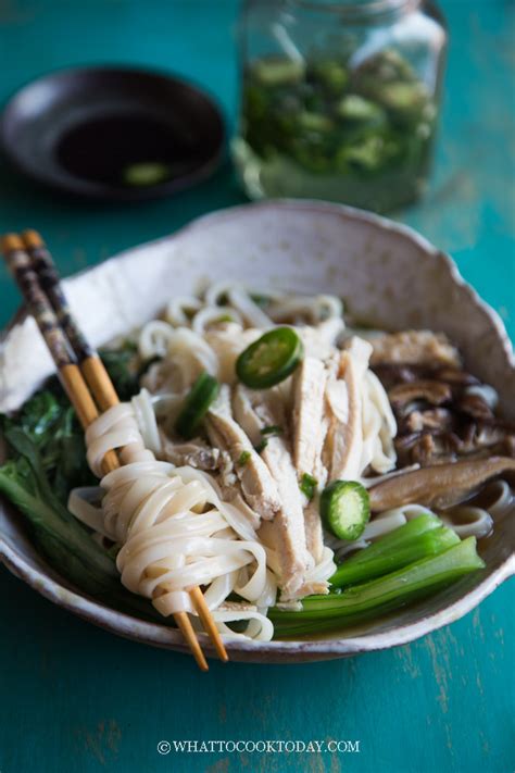 This lifestyle relies heavily on the network of stalls and shop lots scattered around the township. Easy Ipoh Shredded Chicken Hor Fun (Kai Si Hor Fun) | What ...