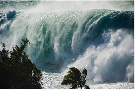 70 Foot Waves Hit Hawaii Earth Changes