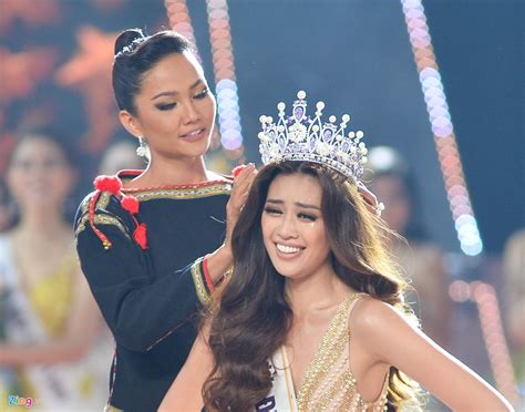 Ca khúc tự tâm do ca sĩ nguyễn trần trung quân thể hiện, thuộc thể loại nhạc trẻ. Khoảnh khắc đăng quang của Hoa hậu Hoàn vũ Nguyễn Trần ...