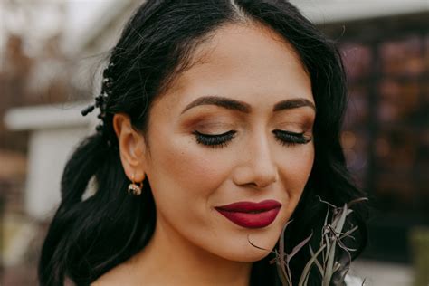 How To Glam Up Your Mom Makeup For The Holidays