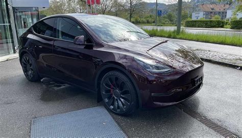 Tesla Stellt Europaweit Model Y In Neuem Rot Vor Teslamagde
