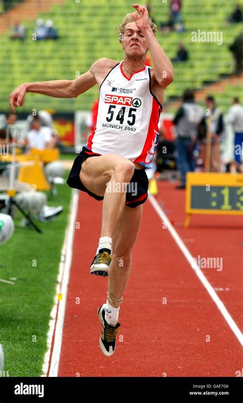 Mens Long Jump Qualifying Hi Res Stock Photography And Images Alamy