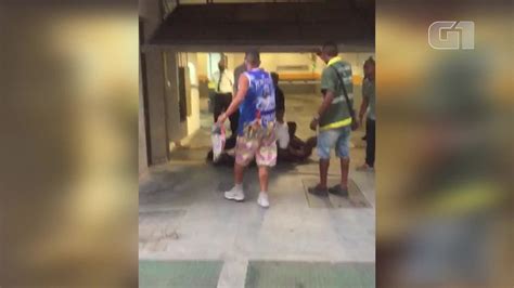 Homem E Segurança De Shopping No Rio Brigam E Administração Pede A