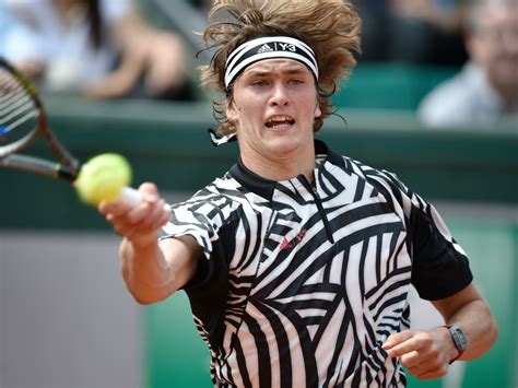 Rafael nadal is on course for a 14th title at roland garros, while stefanos tsitsipas continues to play some of the best tennis of his life and he will face alexander zverev for a place in thee french open final. French Open: Zverev verpasst Achtelfinale - tennis MAGAZIN